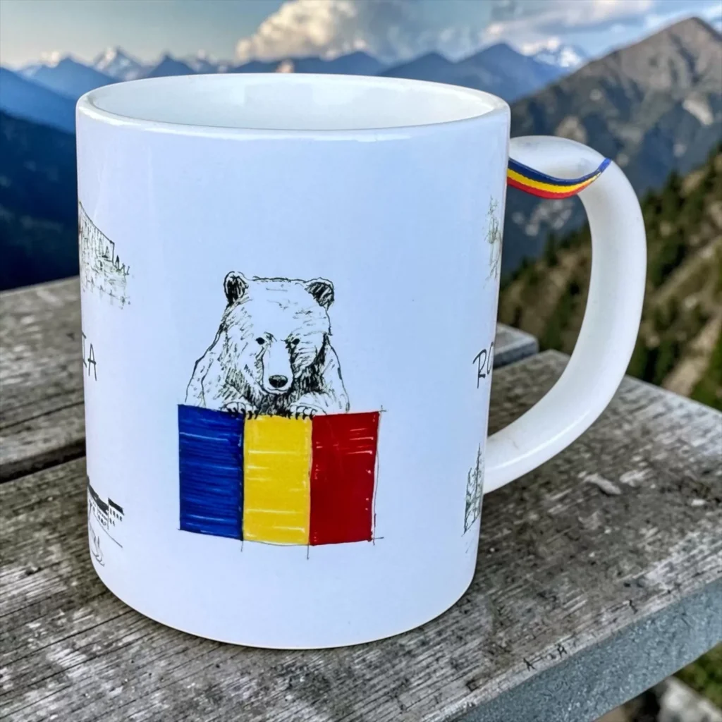 Cană România – Design Artistic cu Tricolor și Urs, Cadou Suvenir Elegant